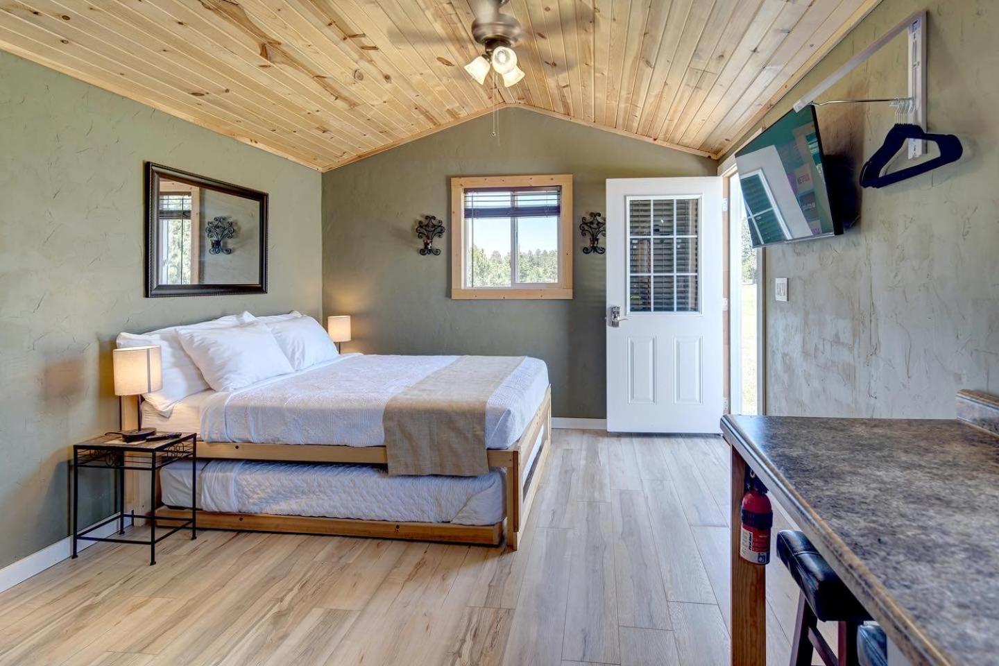 Eagle'S Landing Lodge Custer Buitenkant foto